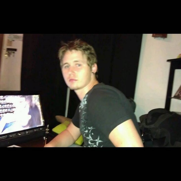 Meet your Posher, Joshua - Picture 1 of 1